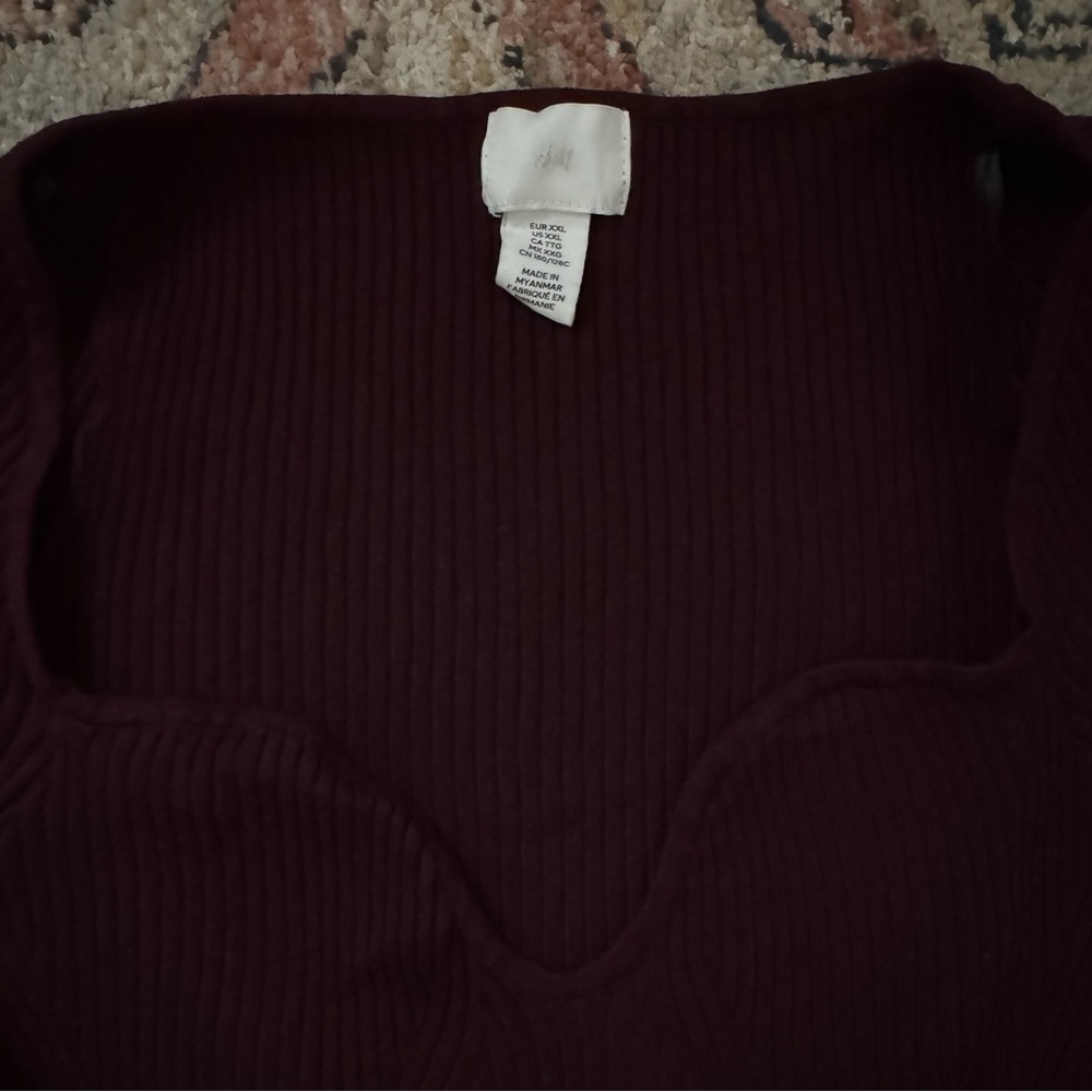 H&M Burgundy Ribbed Long Sleeve Knit Top with Sweetheart Neckline, Fall Capsule - Picture 4 of 6